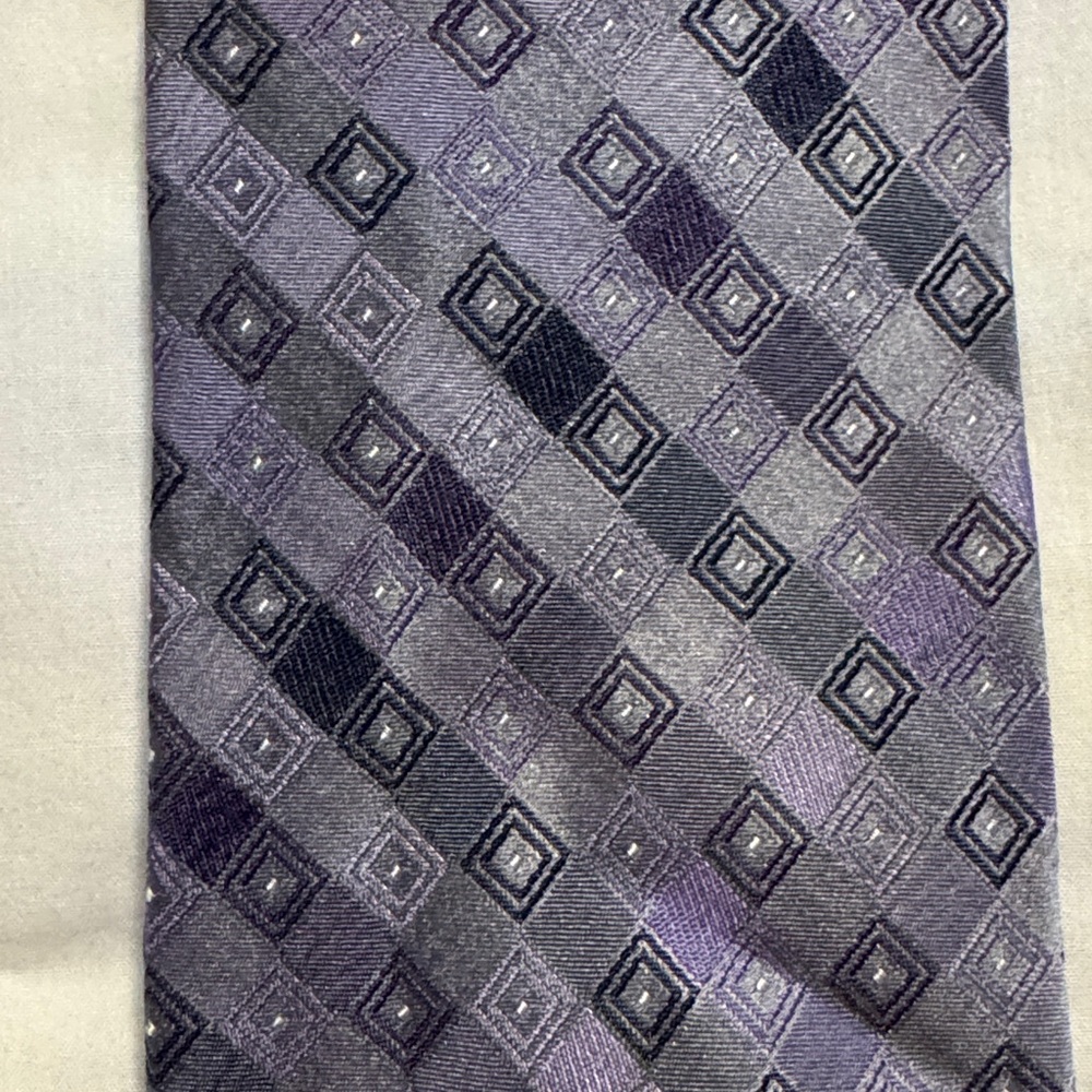 Calvin Klein Mens Silk Necktie Tie Lavender/Gray Black. Extra Long